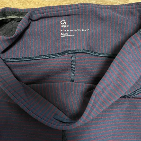 GapFit striped high waisted leggings - Picture 2 of 5